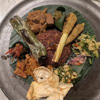 Can't remember what it was called but lots of cute little food parcels you unwrap. Tasted wonderful with lots of different flavors 🤤 
Large plate of food too 😋 at Plant Bistro in Ubud