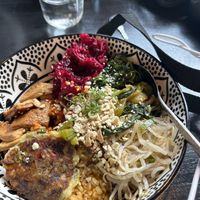 Leckere Tofu Bowl… ein Gedicht!  at Five on it in Aachen