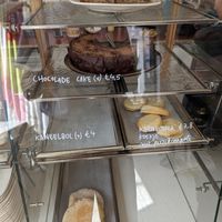 They also cover the sweet tooths. Vegan options are marked with (v) at Foelie in Antwerpen