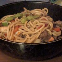 Gyoza bun : ramen noodles with raw vegetables, tofu and vegetable gyoza and fried onions at Umami Ramen in Bordeaux