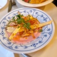 Wisselgerecht (gesuikerde pastinaak) at Fret  in Den Bosch