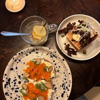 Broodje zalm en brioche krokante oesterzwam at Fret  in Den Bosch