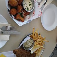 Cauliflower wings - Banana blossom fish and chips at Fret  in Den Bosch