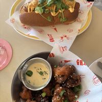 Hot dog & cauliflower wings   at Fret  in Den Bosch
