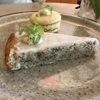 Poppyseed lemon cake 😘, and macaroon  at Fret  in Den Bosch