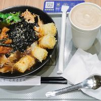 Noodles #2 and vegan oat milk bubble tea at TPE - Vege Creek 蔬河 - T2 in Taoyuan City
