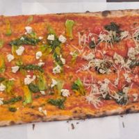 Metre long pizza at Les Arenes in Alghero