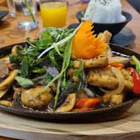 heiße pfannen mit melanzani und tofu at Vevi Restaurant III in Vienna