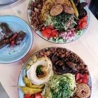 Falafelteller und Vegetarischer Teller auf Wunsch auch Vegan at La Rose in Karlsruhe