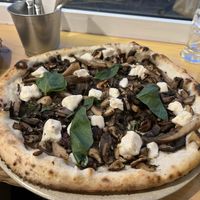 3 Pilze mit veganem Mozarella  at As Pizzas Do Mauro in Funchal