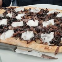 Pinsa con radicchio e formaggio vegetale at Suraja Cafè in Arcore