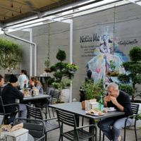 outside seating  at Green Bar and Kitchen in Fort Lauderdale