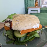 Backfischpanini mit Spinat, Veganer Mayo und Gurke at Café Mole in Grossenbrode