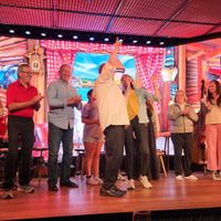 Volunteers learning to yodel at Stadtkeller in Luzern