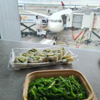 Vegan maki with a view at JFK - Bento Sushi - T4 in Queens