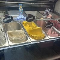 limone, banane, mango, erbeere, himbeere , dunkle schokolade & batgao (oder so) sind vegan at Gelateria Pandolfo in Weinheim
