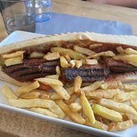 Ein Sandwich mit veganem Steak, gemüse, Ketchup und pommes😉  at Frit'Story in Sainte-maxime