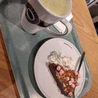 Matcha latte with oat milk and rocky road brownie at Espresso House in Kuopio