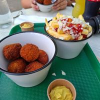 Frietje en bitterballen at Frituur Drielandenpunt in Vaals