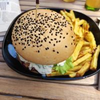 Le Lapin Noir burger with frites at Le Lapin Noir in Rennes