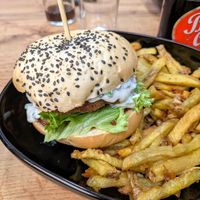 Burger frites at Le Lapin Noir in Rennes