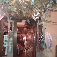 Entrada del local situado frente al Castillo templario at La Bodega de Godivah in Ponferrada