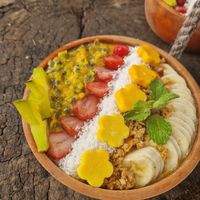 Mango banana smoothie bowl at Abrazo in Trincomalee
