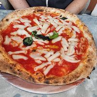 Vegane Pizza Margherita at Fresco & Cimmino in Milan