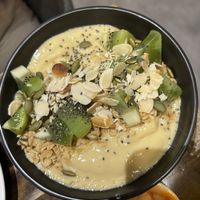Mango Smoothie Bowl (vegan) auch sehr lecker   at VEGANERIE Street - วงเวียนใหญ่ in Bangkok