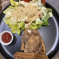 Veganer Ceaser Salat mit Waffeln (vegan)  at VEGANERIE Street - วงเวียนใหญ่ in Bangkok