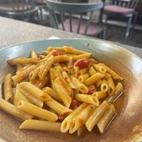 Penne à la tomate ( mdemandez sans fromage râpé par sécurité)  at FindFour in Korca