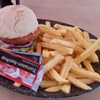 Vegan burger with fries at Brauhaus Kloster Machern in Bernkastel-kues