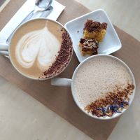 Cappuccino and chai latte (plus a vegan gift) at La Aldea Cafe Bar in Conil De La Frontera