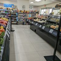 ok looking produce selection at Gooseberries in Grants Pass