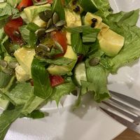 Avocadosalat mit Passionsfruchtvinaigrette  at Vegan Sattvik in Mui Ne
