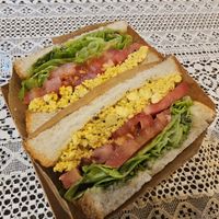 Egg-like-flavored hand position without eggs  at Salon de Vegan in Seoul