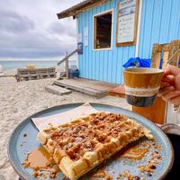 Waffel mit Lotuscreme und Cappuccino   at Flunderbar in Hohwacht