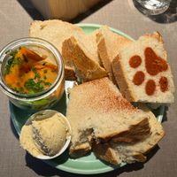 I’ve ordered six pieces of bread with hummus and "carrot salmon”  at Katzentempel in Cologne
