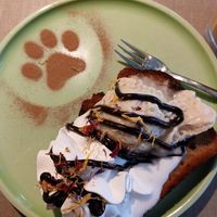 banana bread + ice cream at Katzentempel in Cologne