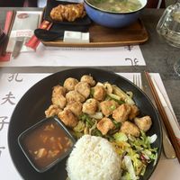 „Knusprig veganes Hühnerfilet“ mit Reis, Gemüse und Süß-Sauer-Sauce 💚  at China Restaurant Konfuzius in Menden