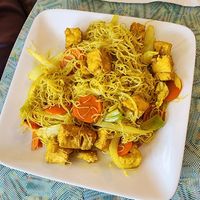 Singapore noodle with fried tofu at Saithong Para Thai in Fredericksburg
