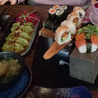 Misosuppe, Dumplings, Sushi :)
Kimchi ist auch empfehlenswert at Golden Ginkgo  in Berlin