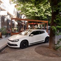 Outdoor seating at Chiche ou pas Chiche - Plainpalais in Geneva