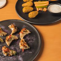 Gyozas y alitas de okara con salsa búfalo de ajíes fermentados   at Gusto Creciente  in Lima