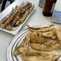 Berenjena con miel de caña y bastones de berenjena con hummus  at Gastrobar Llámame Lola in Ubeda