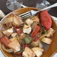 Tofu con verduras  at Restaurante Río Loyo in Lugo
