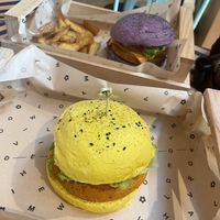 Spicy burger (yellow bun) and cheesy burger (purple bun)  at Flower Burger - I Gigli in Campi Bisenzio