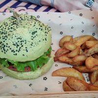 Bbq burger con patate speziate at Flower Burger - I Gigli in Campi Bisenzio