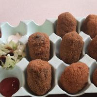 Kroketjes, gevuld met spinazie en champignons at Come ve y Dile in Setenil De Las Bodegas