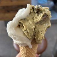 Mandorla e pesto di pistacchi   at Sottozero Gelato Cioccolato in Bergamo